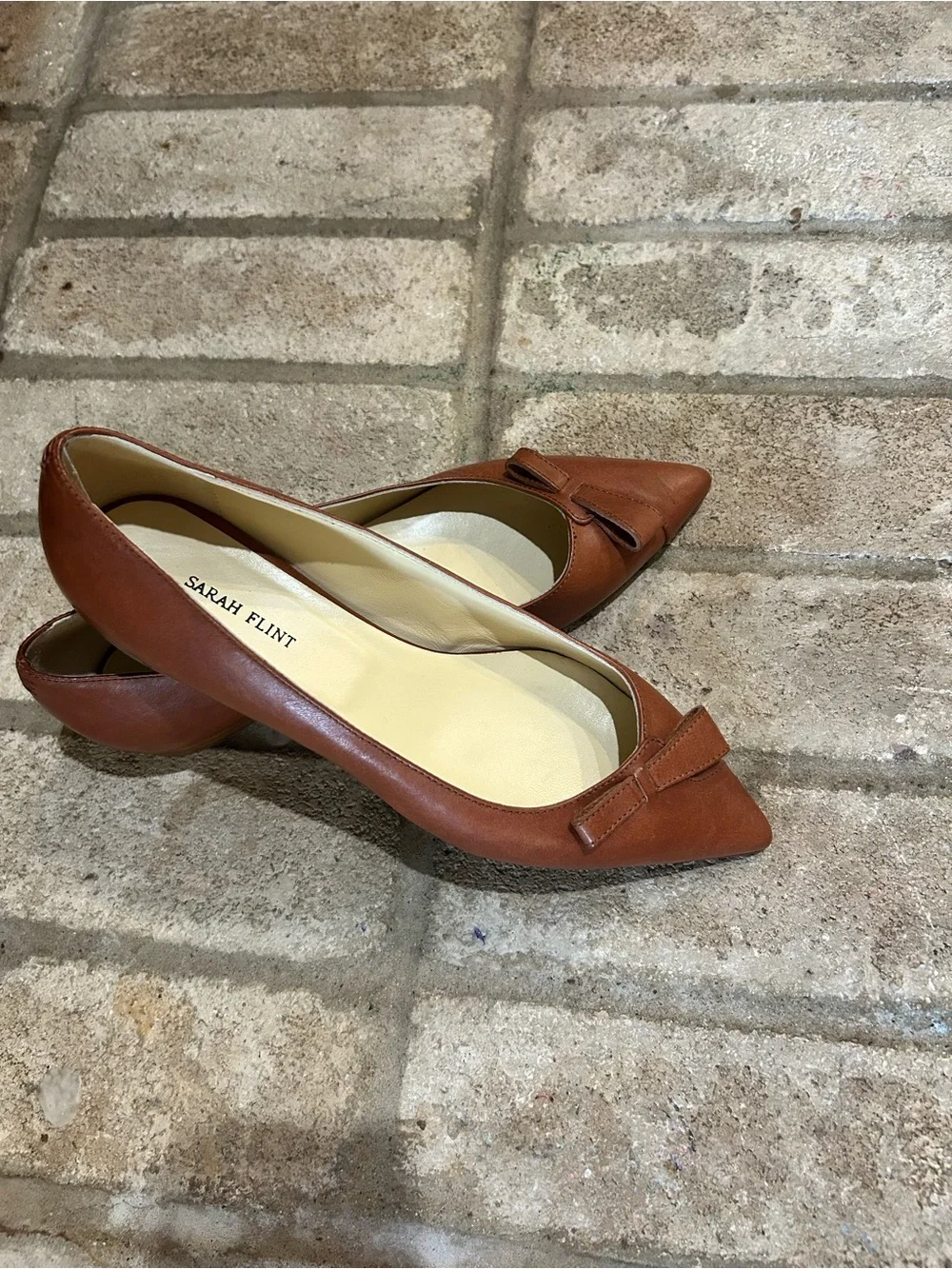 Sarah Flint Brown Pointed-Toe Leather Flats with Bow Detail EUC